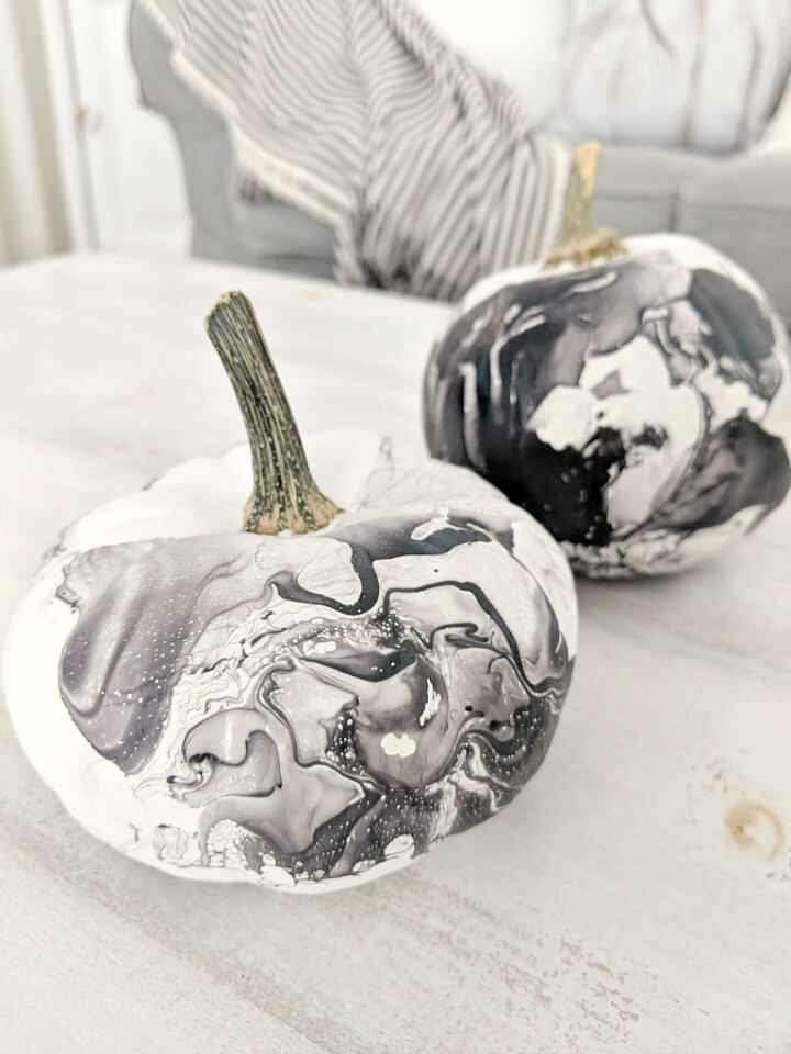 black & white marbled pumpkins northernfeeling.com