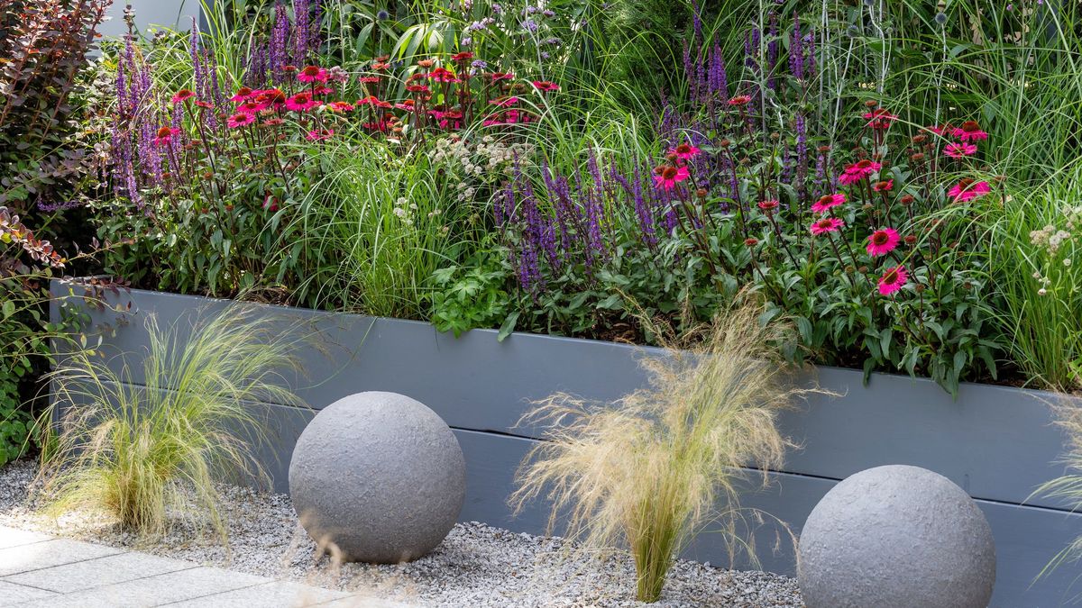 A Low-Maintenance Gravel Garden