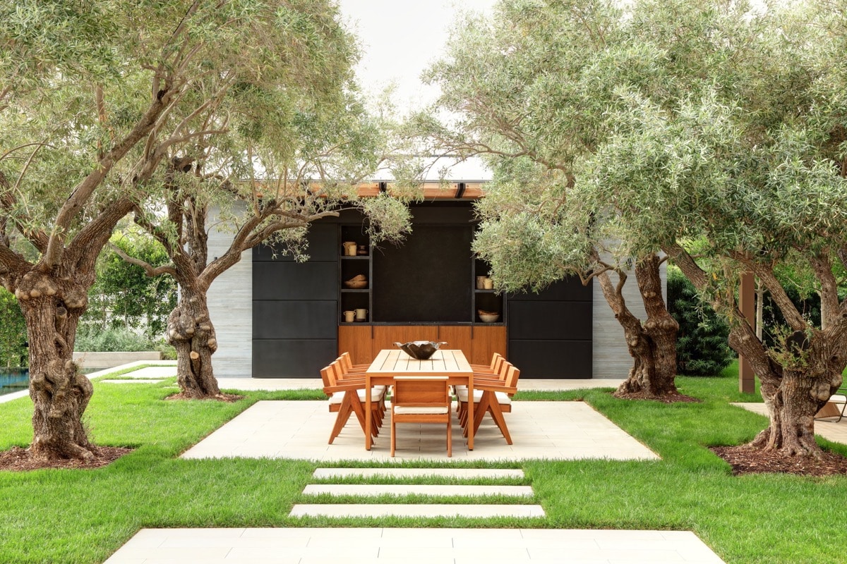 Add a Dining Area In Your Yard