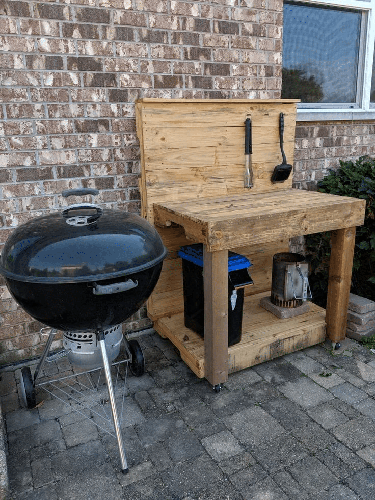 Outdoor Pallet Barbeque Table