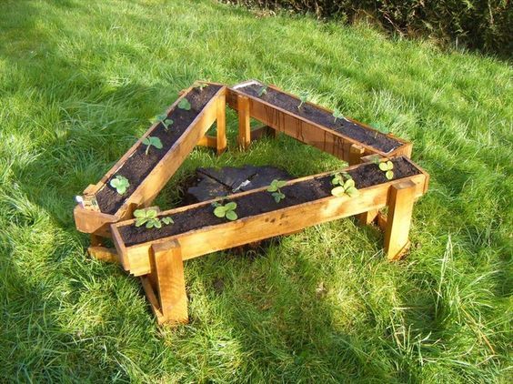 Triangle Pallet Planter Boxes.