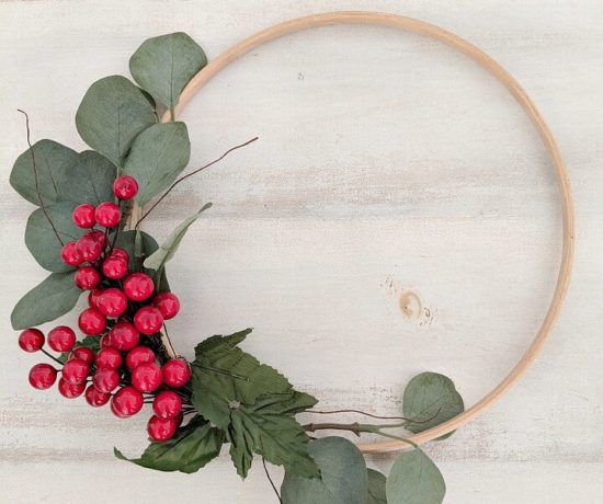 5 minute red berry minimal Holiday wreath northernfeeling.com