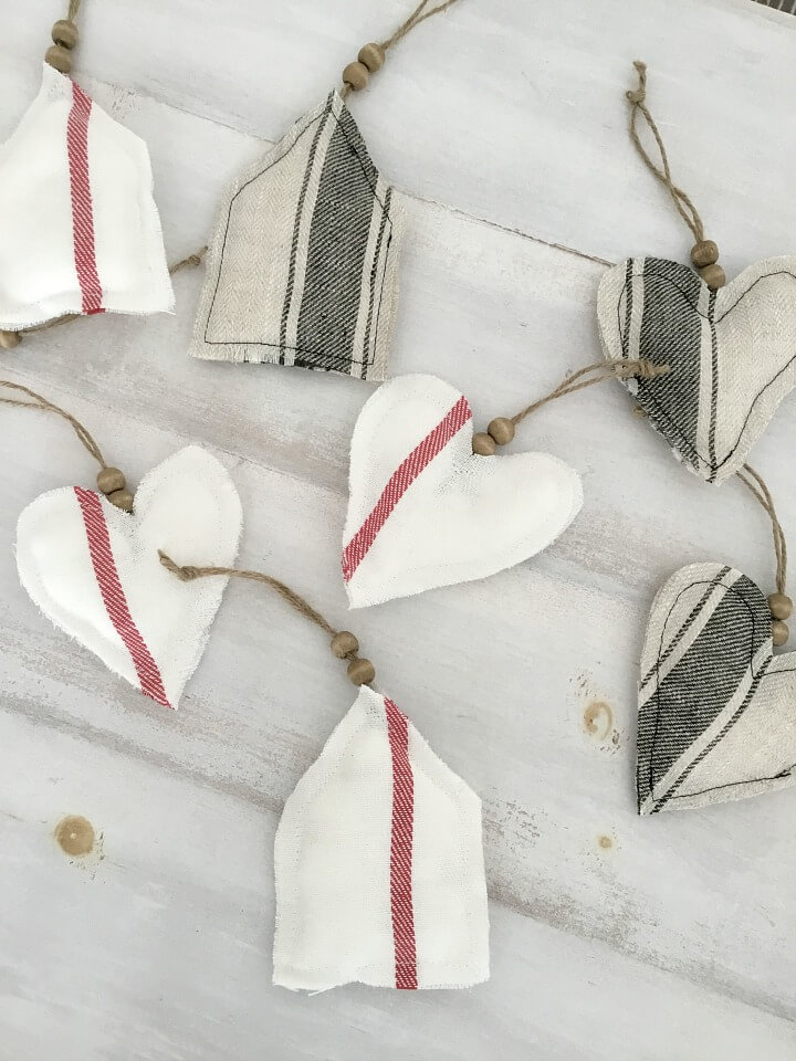 Simple DIY Farmhouse Style Fabric Holiday Ornaments northernfeeling.com