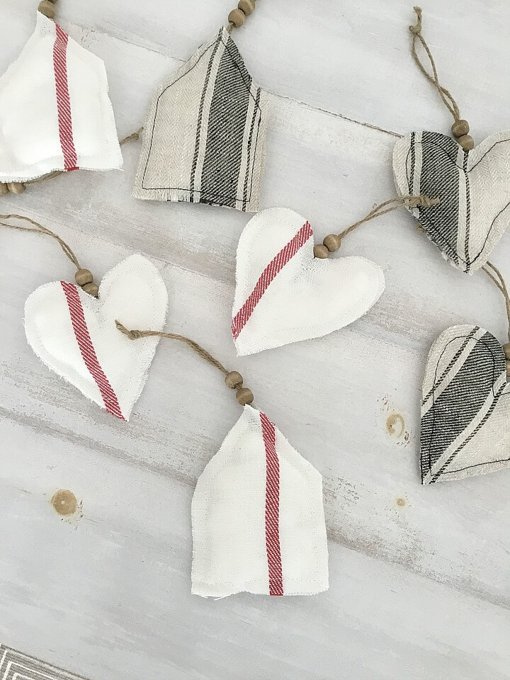 Simple DIY Farmhouse Style Fabric Holiday Ornaments northernfeeling.com