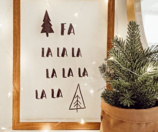 floating Holiday sign with wooden frame northernfeeling.com