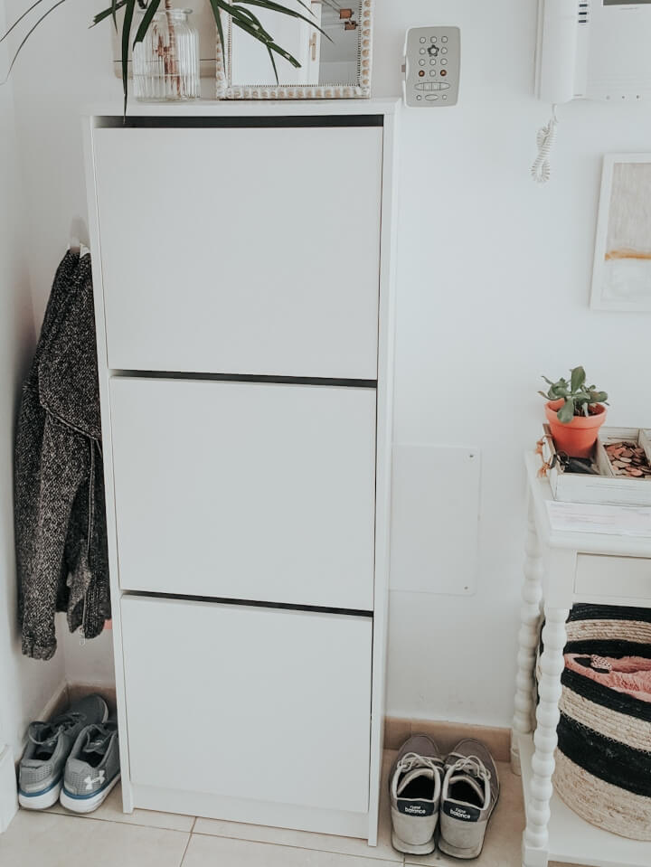 Ikea Bissa shoe cabinet paint update // before // northernfeeling.com