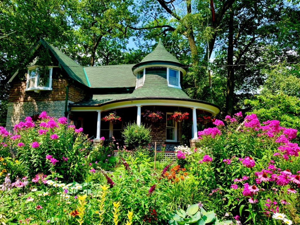 15 Front Yard Landscaping Ideas to Boost Your Home's Appeal - Northern  Feeling