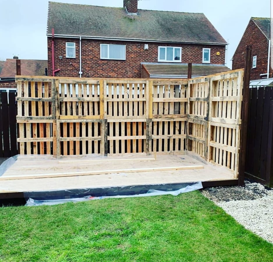 Pallet Fence Designs to Improve Your Backyard